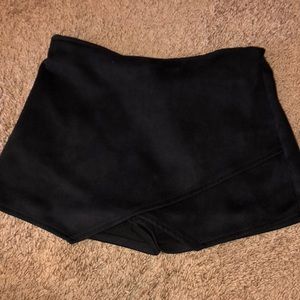 Black skort